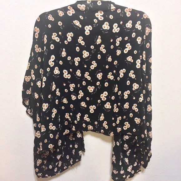🚫SOLD🚫 Brandy Melville Sunflower Kimono Top - Picture 2 of 6